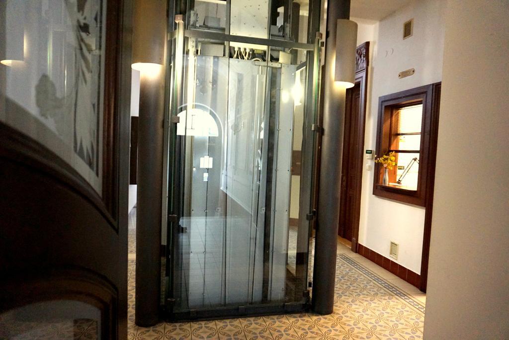 Decadent Art Deco Balcony Apartment In Old Town ปราก ภายนอก รูปภาพ